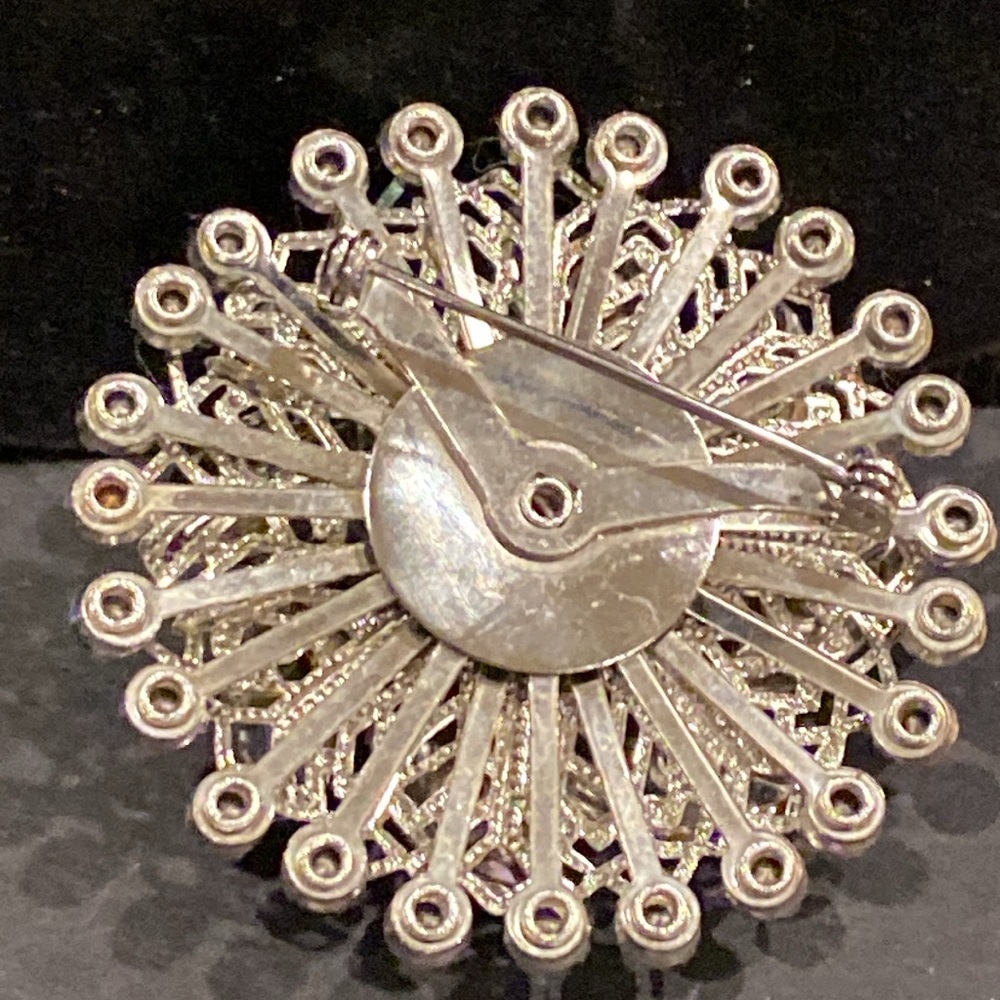 Beautiful Bold Austrian Crystal Brooch.All Prong Set.All Riveted.SilverTone - Picture 6 of 7